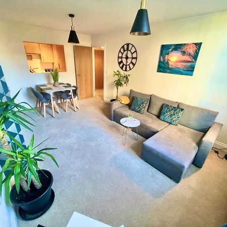 A Stylish Retreat - Super King Bed - Heart Of Town Centre - 5 Mins Stroll To Beach Μπόρνμουθ Εξωτερικό φωτογραφία