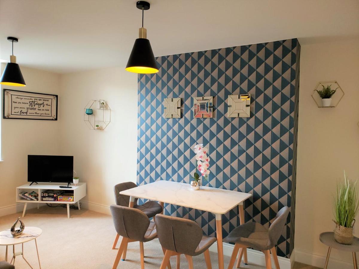 A Stylish Retreat - Super King Bed - Heart Of Town Centre - 5 Mins Stroll To Beach Μπόρνμουθ Εξωτερικό φωτογραφία