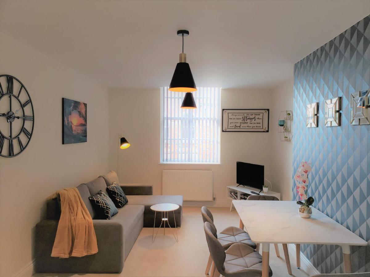 A Stylish Retreat - Super King Bed - Heart Of Town Centre - 5 Mins Stroll To Beach Μπόρνμουθ Εξωτερικό φωτογραφία