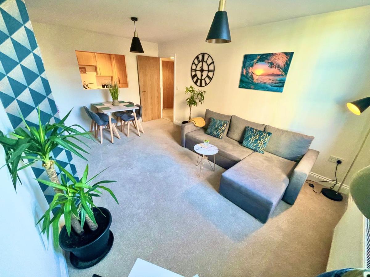 A Stylish Retreat - Super King Bed - Heart Of Town Centre - 5 Mins Stroll To Beach Μπόρνμουθ Εξωτερικό φωτογραφία