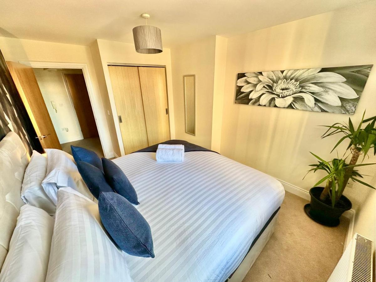 A Stylish Retreat - Super King Bed - Heart Of Town Centre - 5 Mins Stroll To Beach Μπόρνμουθ Εξωτερικό φωτογραφία