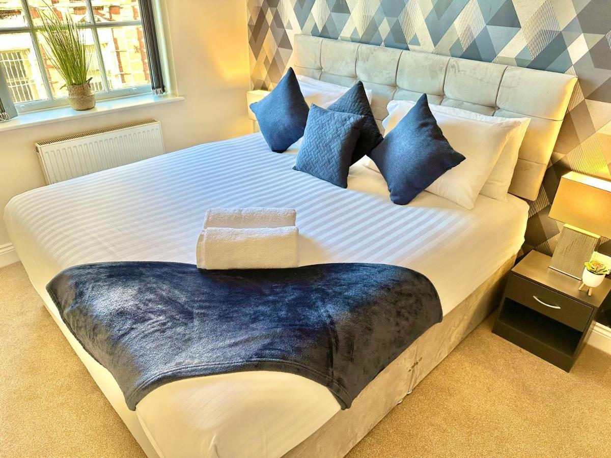 A Stylish Retreat - Super King Bed - Heart Of Town Centre - 5 Mins Stroll To Beach Μπόρνμουθ Εξωτερικό φωτογραφία