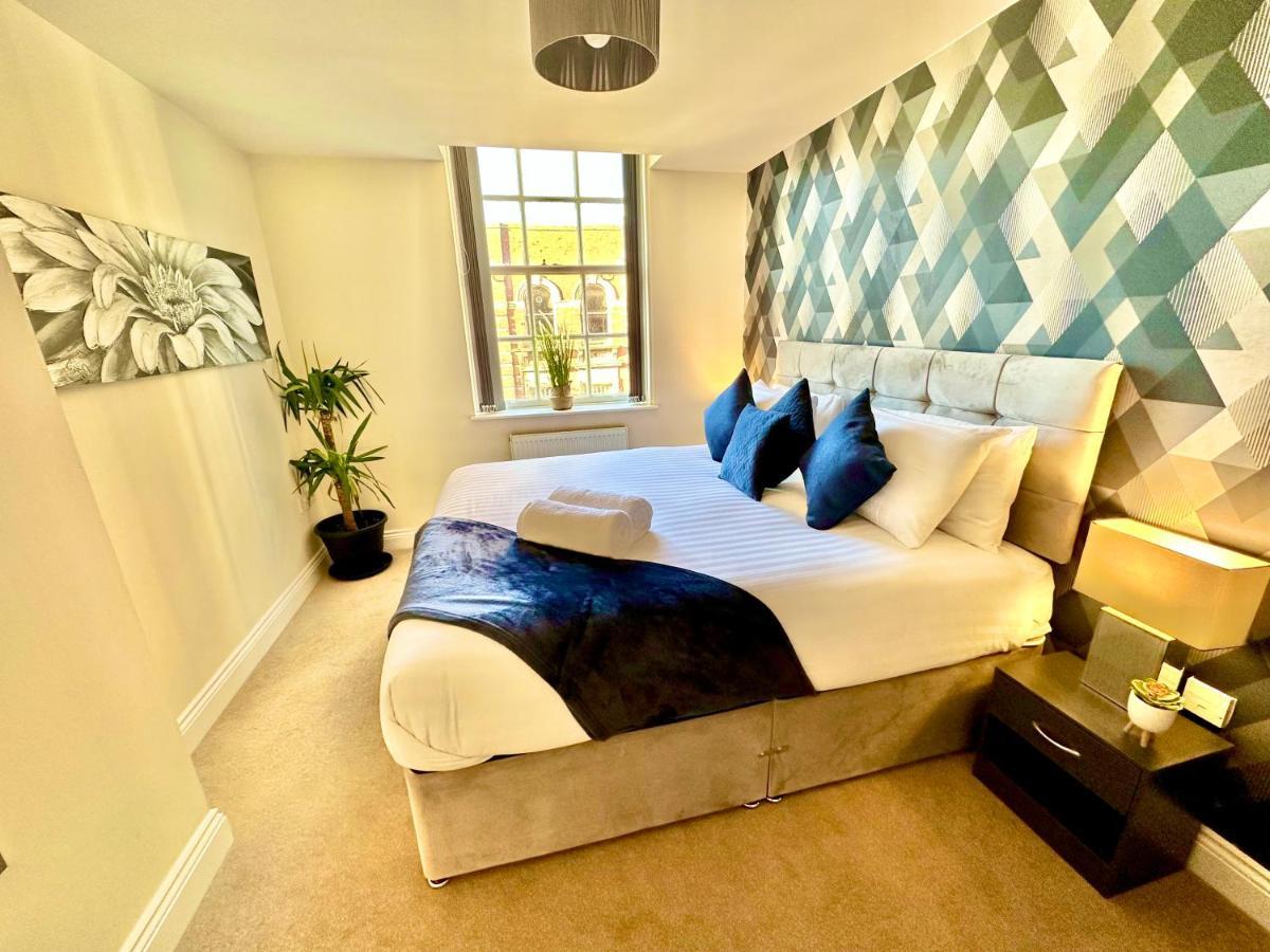 A Stylish Retreat - Super King Bed - Heart Of Town Centre - 5 Mins Stroll To Beach Μπόρνμουθ Εξωτερικό φωτογραφία