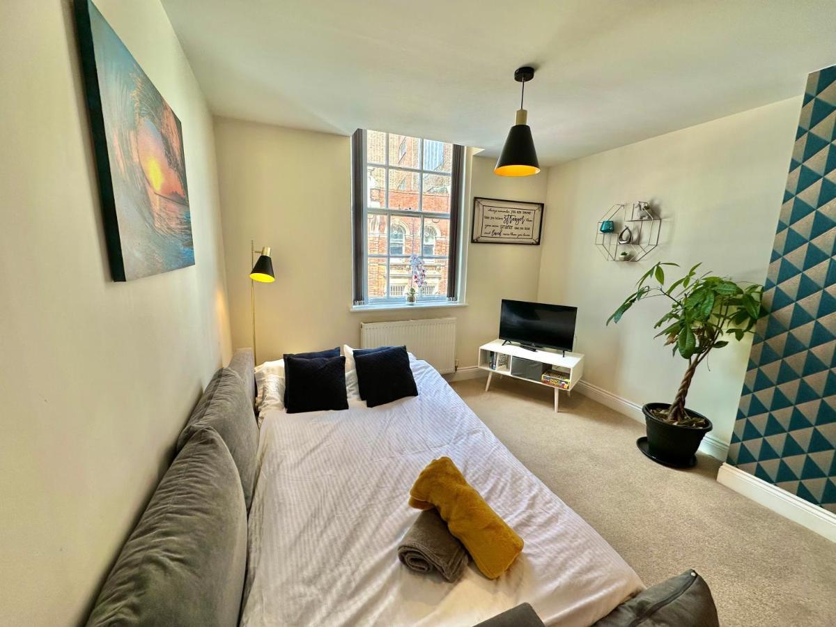 A Stylish Retreat - Super King Bed - Heart Of Town Centre - 5 Mins Stroll To Beach Μπόρνμουθ Εξωτερικό φωτογραφία